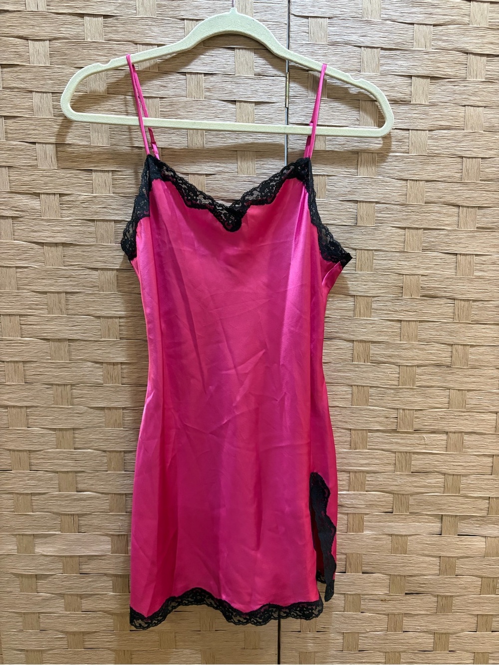 Victoria's Secret Hot Pink stretch Satin Slip Black Lace Size M vntg